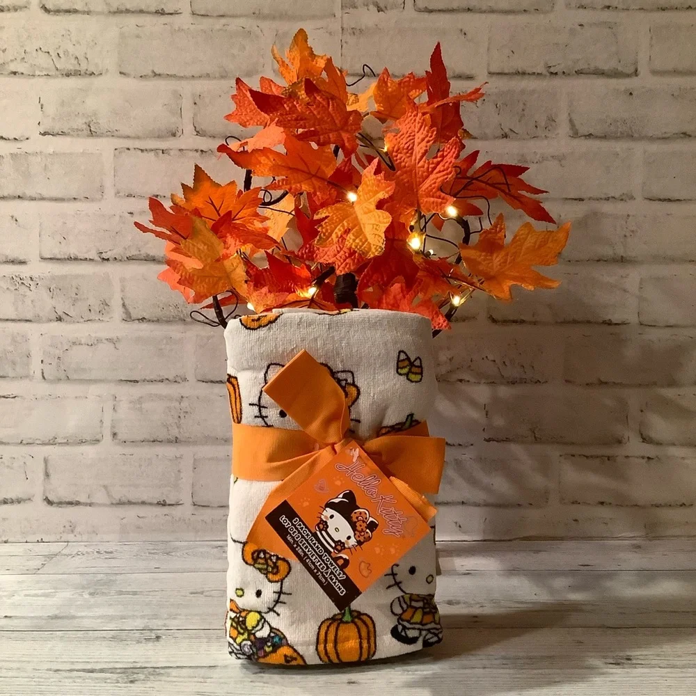 HELLO KITTY 2pk Pumpkins And Candy Corn Hand Towels